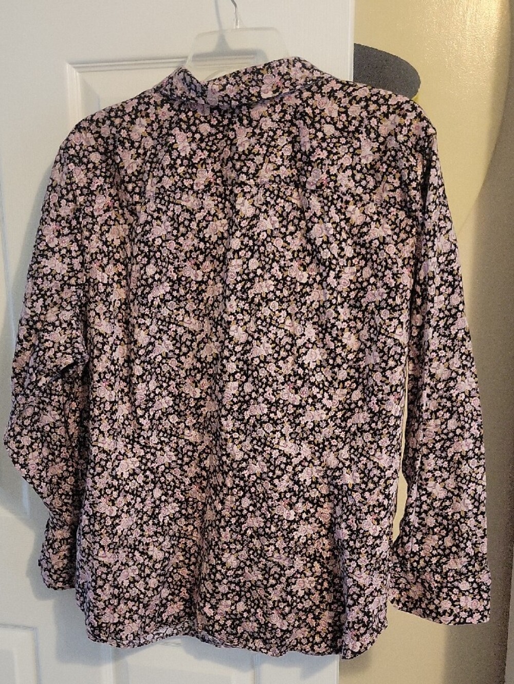 Chaps Sz1X Black Collared, LSleeve cotton Shirt with Light Pink Floral Pattern - Picture 4 of 4
